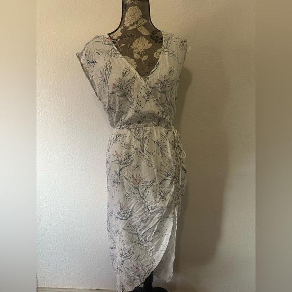 Tavik Dresses & Skirts - Tavik Charlie Dress drawstring waist floral print on white - Small NWT